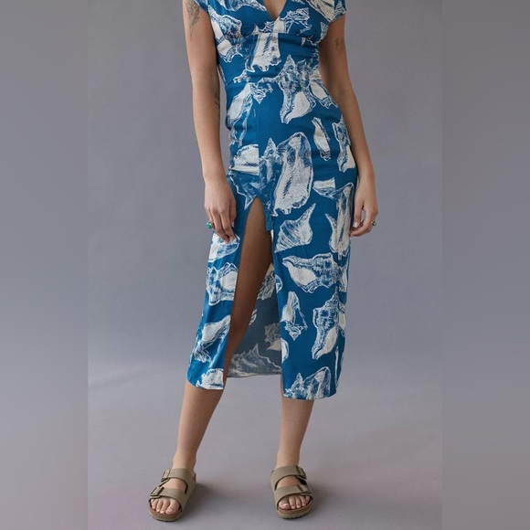 Urban Outfitters Blue Seashell Print Collared Midi Dress Size M NWT - Picture 3 of 4
